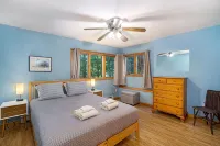 Glen Arbor Getaway • Brand New Air Conditioning! • Dog Friendly!