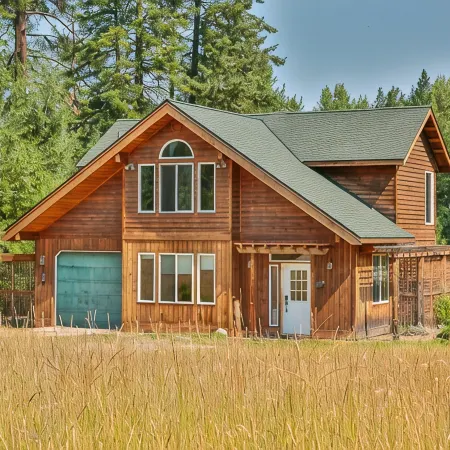 Sweet Private Leavenworth River Front Cabin with Fast WiFi & hot tub- Sleeps 6.