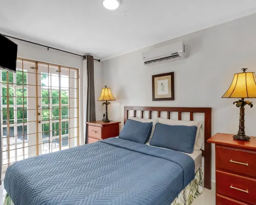 Fast WiFi, 4 bedrooms, sleeps 8, panoramic ocean views, West Coast .. Paradise ! Hotels in Prospect