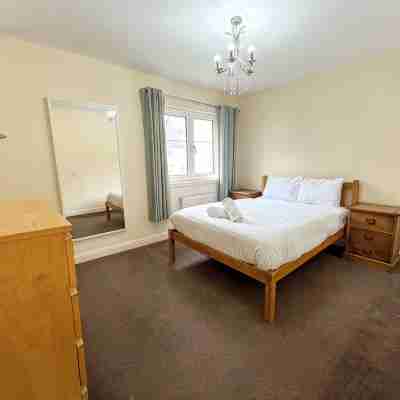 Glasgow Central - Free Parking &  , Free high speed internet , Private garden Rooms