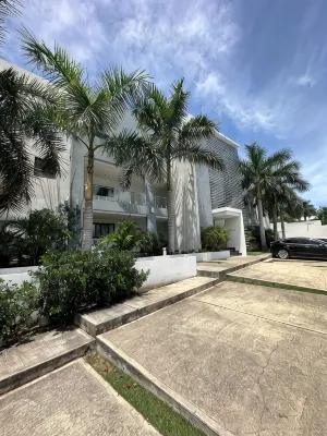 Beachfront Ultra Luxury - New Modern 2 Bed/2.5 Bath - Gym