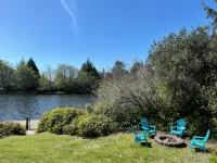 Bright Cheery House w/ outlet for EV Charge, fire pit, close to beach & trails - 4-Star