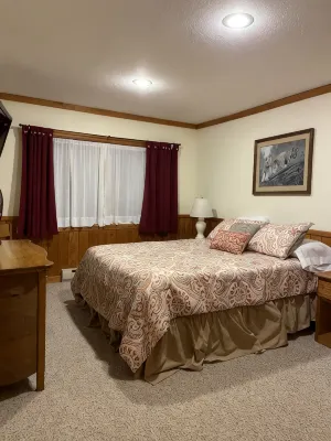 182 Shamrock Circle, Snowshoe, WV 26209  4 bedroom + loft on the top of the mtn
