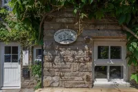 Chapel Cottage - with Log Burner - Homestays