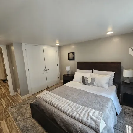 Packer Themed, Renovated 3 Bedroom, 2 1/2 Bath Home- Lambeau Field 16 Min Walk.