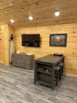 Cabin Unit 2 of 6 with 1 bedroom and WiFi, AC in serene Paige