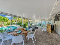 Pool, hot tub, putting green, pickleball, tiki bar, fire pit Hotels in West Bradenton