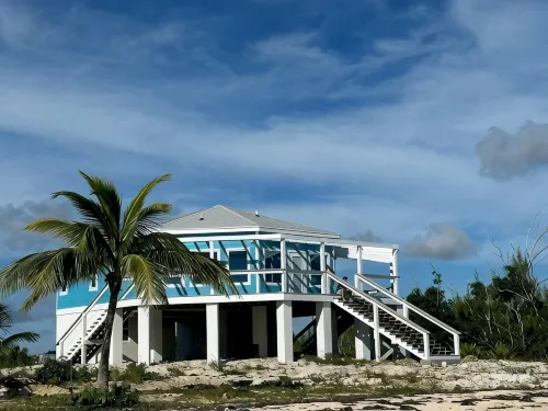 Aqua de Vista - Beachfront Villa w/ Stunning Sea Views in Central Abaco, BS - WiFi