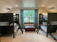 Elkhorn Cabin- In the heart of downtown Packwood, WA. Sleeps 10 - Hytter