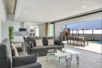 Mariposas Lajares 4, Villa Moderna Tranquila y Espaciosa, Para Familias y Amigos - Wifi