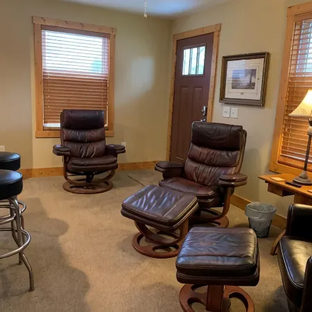 Park Right by Your Door -1 BR, 1 Bath, Full Kitchen, 1st Floor Laundry.