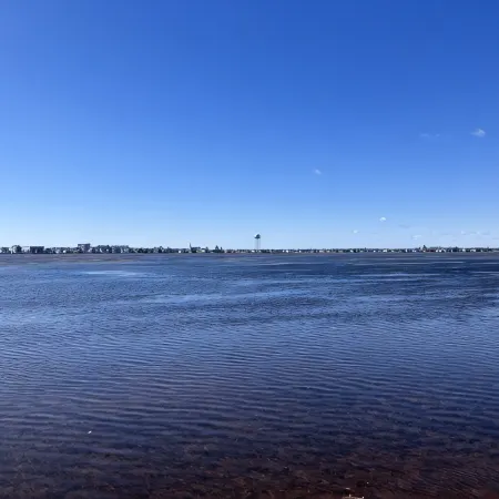2-Bedroom Apt Sleeps 7! - 1/4 mile to Beach!