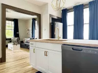 House of Color A / King 1Bd/1BA Apt
