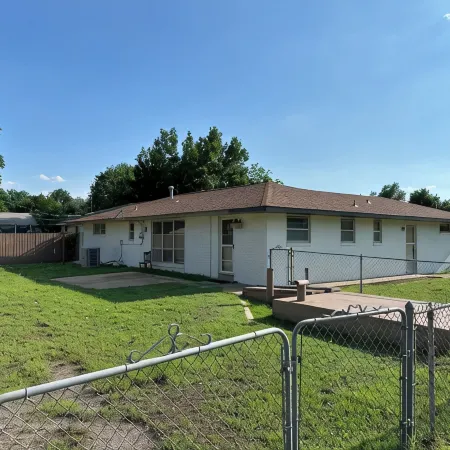 Nice 3 Bedroom, 1.5 bathroom Chickasaw House
