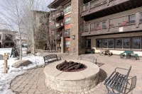 Luxury 1-bedroom ski in/ski out condo in lovely Granby Ranch - 3 stjerner