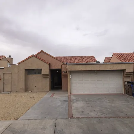 Clean Studio with Kitchenette and Fresh Patio!