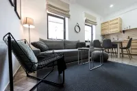 Charming Family Sized Flat in the Heart of Brasov Old Town - Апартаменты