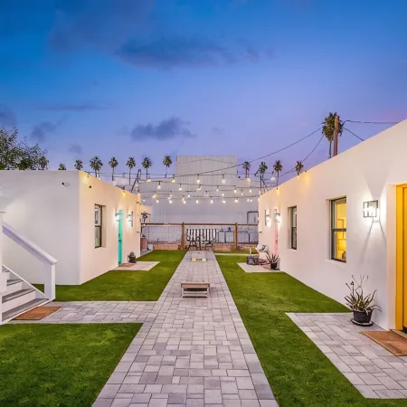 Be in the Heart Of Chandler, Walking Distance to Golf, Shops, Resturants, & More