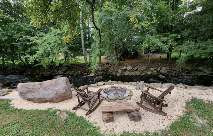 A Rushing Stream of Dreams Creekside Cabin 1 min to National Park!