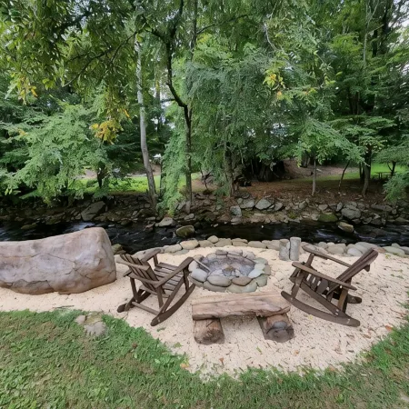 A Rushing Stream of Dreams Creekside Cabin 1 min to National Park!