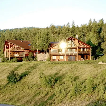 Private Luxury on 8acers with Amazing views and Spacious Accommodations
