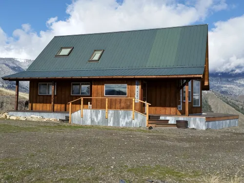 Off the beaten path ridgetop location with dramatic mountain views - Hytter