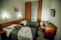 Novaya Krepost' Mini-Hotel - parking