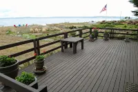 Rare Find - Waterfront Beal Beach House-Private Beach/Majestic View - 비치