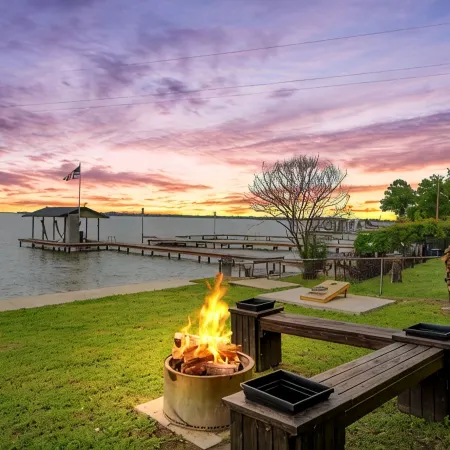 Lakefront w/ Dock, 300mb Wifi, Theater, Arcade