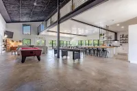 Xenia Creek Barndo l hot tub l pool l Valley Mills, Clifton, Waco, Gatesville