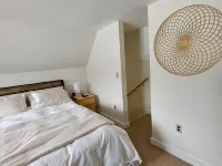 Cozy cabin >> Hottub, WiFi, AC. Easy access to outdoors activities year around Hotels in Addison County