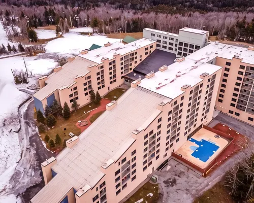 SilverCreek-2 Bedroom, 2 Bath Condo on the slopes w/ night skiing! エドレーのホテル