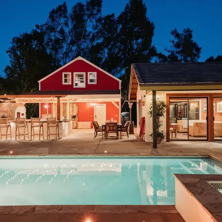 Pampas Farm,  Private Pool + Vineyard + Farm Animals, Sleeps 16, Wine Country