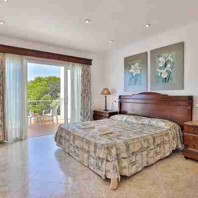 Egos 89 Holiday Home for 10 People, Seafront Position with Direct Beach Access. Rooms