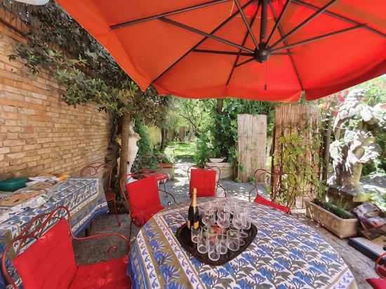 Canal Views and a Secret Garden in Giudecca
