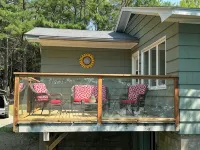 Noah’s private three bedroom lakefront cottage. Hotele w: Clare