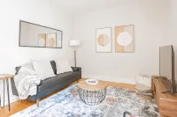 Vintage Escape 1Br Two Blocks Away from Beach - Holiday bungalows