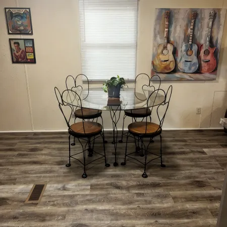 Newly Renovated, Music-Themed Mobile Home! Pet-Friendly! 2 Minutes from I-40!
