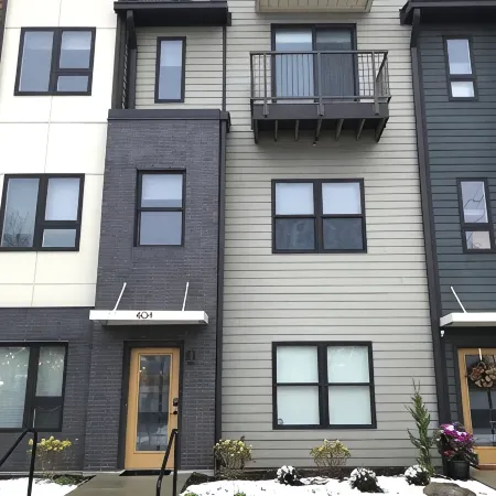 Stylish & Central Townhome-Perfect for Groups!