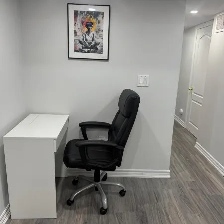 Cozy Two-Level Apartment with Separate Entrance in Brampton Hotele w: Brampton