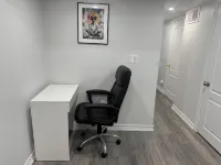 Cozy Two-Level Apartment with Separate Entrance in Brampton - ที่มีอ่างอาบน้ำ