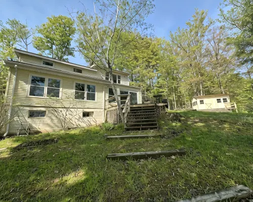 Lake House Hotels in Ulysses