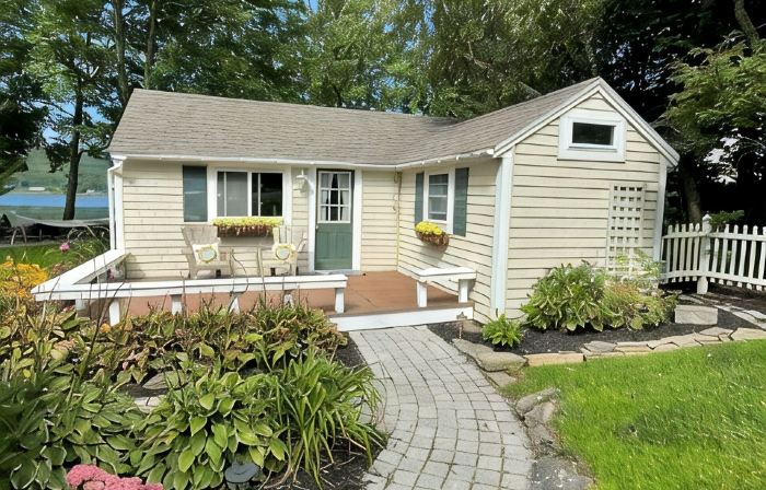 Lakefront Cozy Cottage