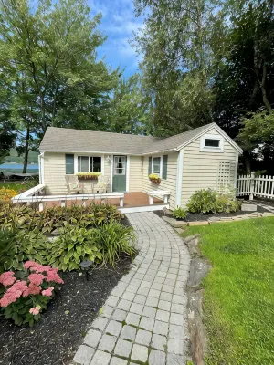 Lakefront Cozy Cottage