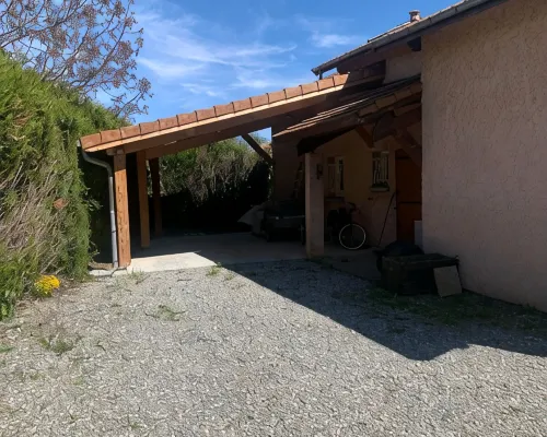 South-facing villa in the heights of GAP with panoramic mountain views Hôtels à : Gap