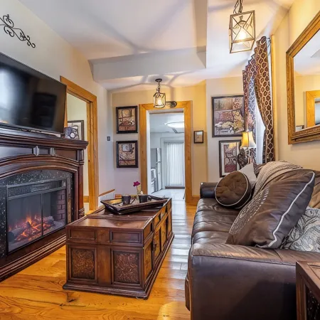 Amazing! 2 Bed Townhouse in the HEART of Dbq!