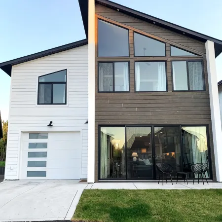 Modern, pet-friendly mountain house!