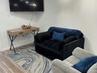 Riverside Retreat, a charming studio near Oakmont and Pittsburgh with WiFi, AC Hotels in Harmar Township