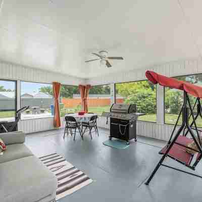 Cozy 1-Bedroom Retreat Near Downtown & Legoland Others