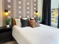Speakeasy Vibe ~ Luxe 1BR ~ <2min walk to MKT SQ - 4-Star